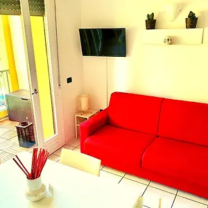 Gardalakeapartment A , Sirmione Italie